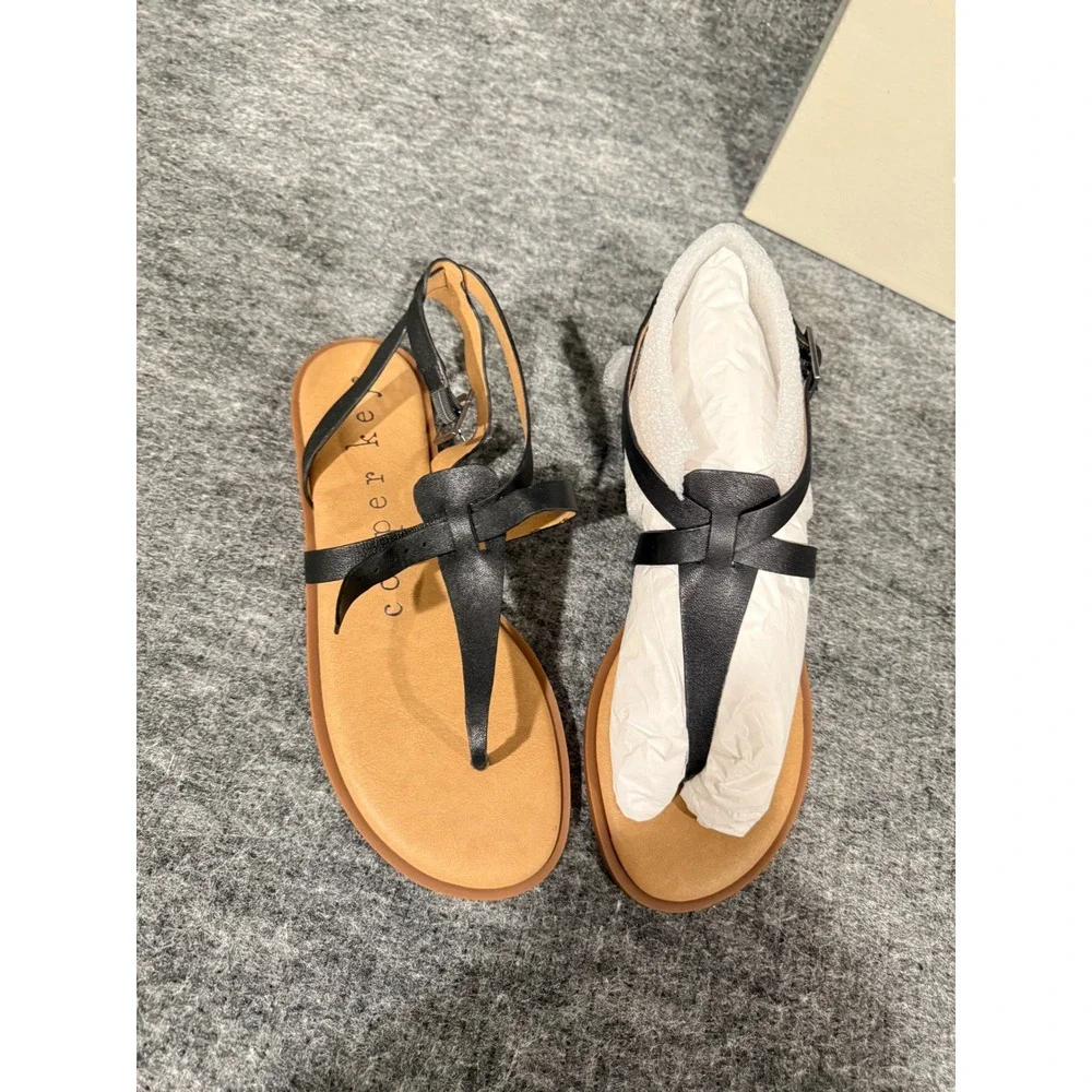 Copper Key Sahara Black T-Strap Flat Sandals Ankle Strap Womens 10M NEW